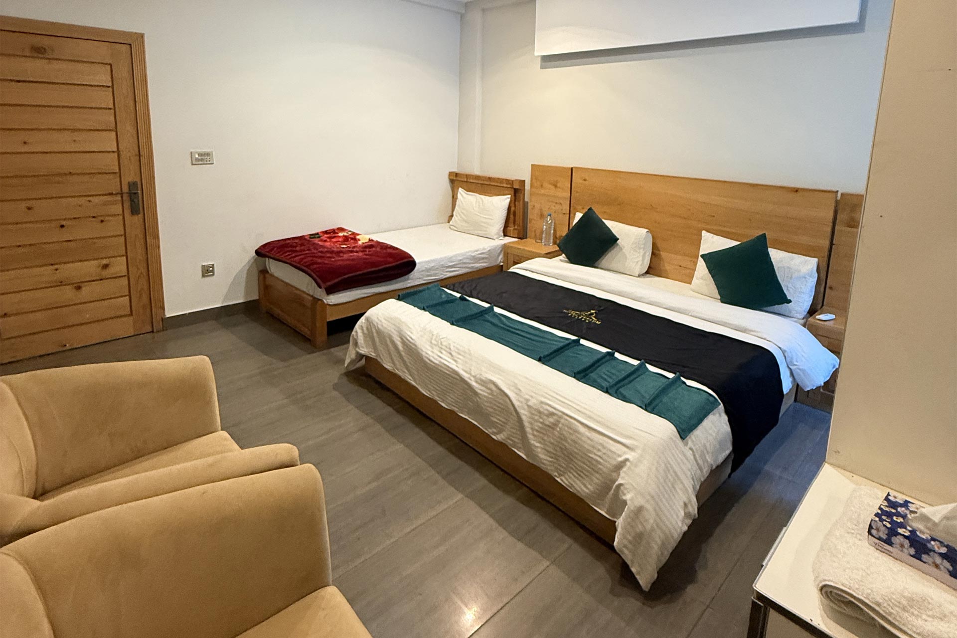 Standard 3 Bed Room Neelum Elites Hotel